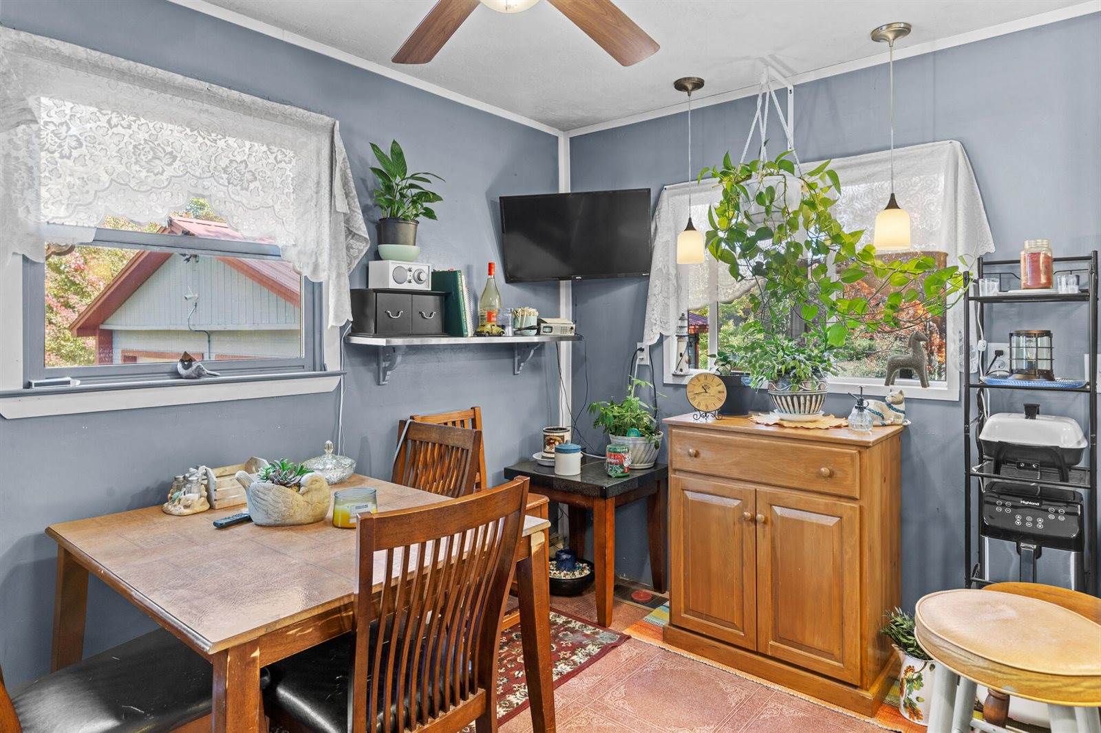 105 River Road, Howland, ME 04448