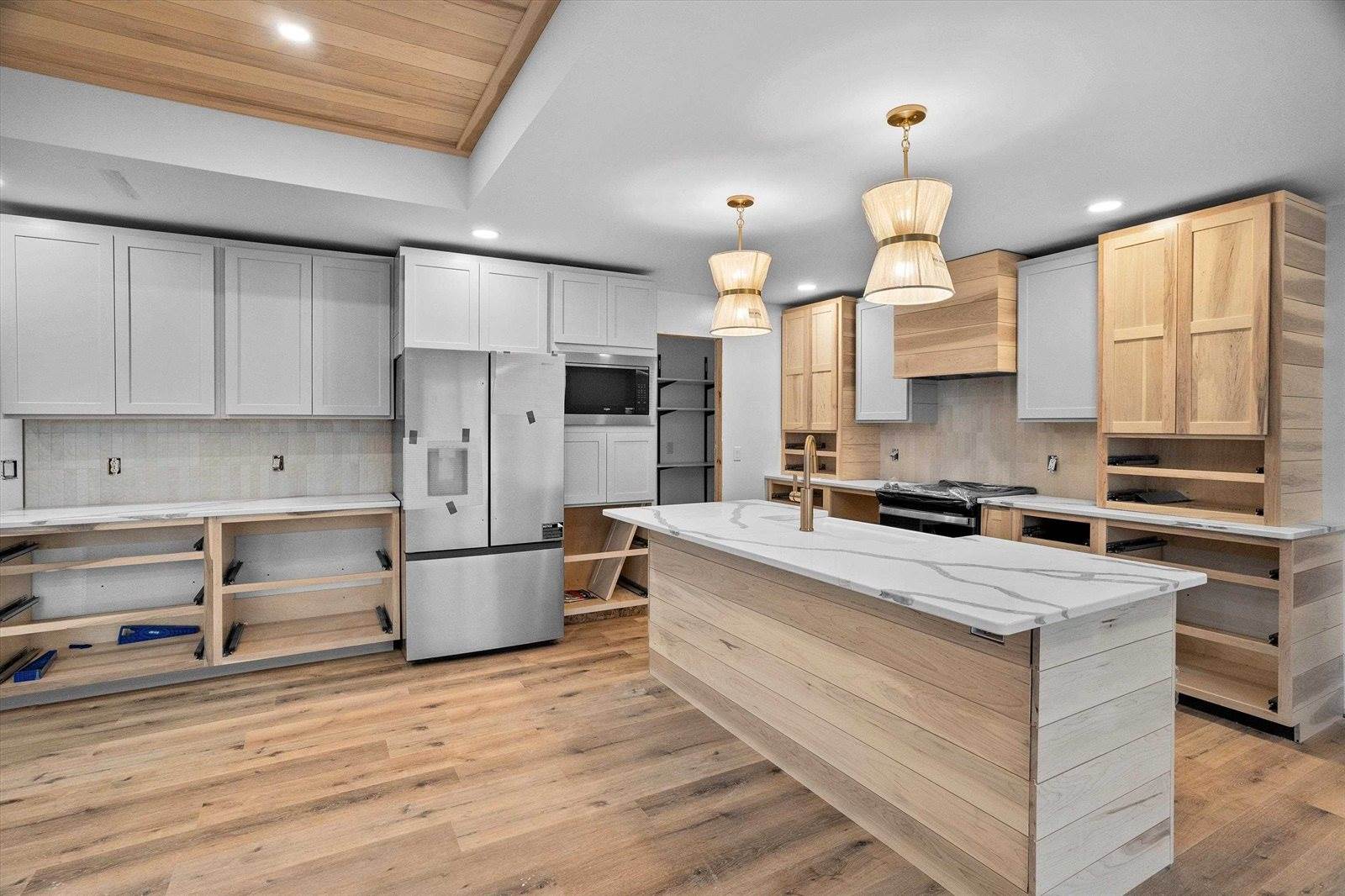 404 S Cypress Avenue, Marshfield, WI 54449