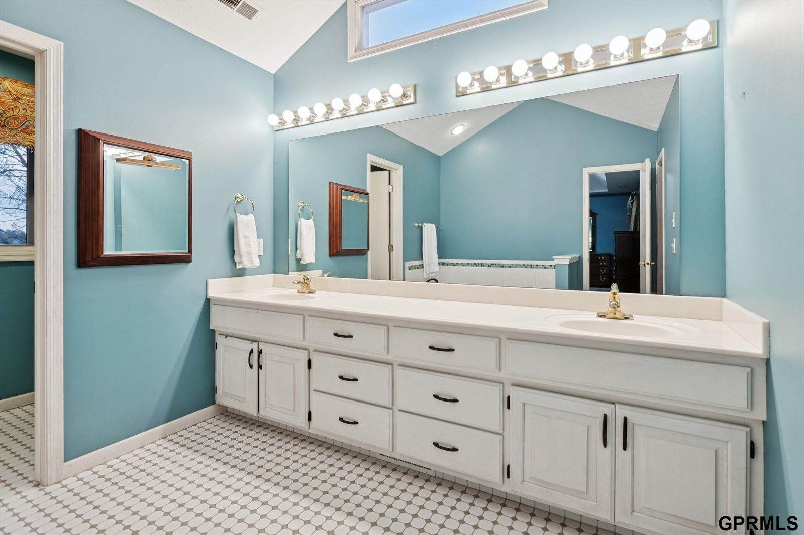 2470 North 150 Street, Omaha, NE 68116