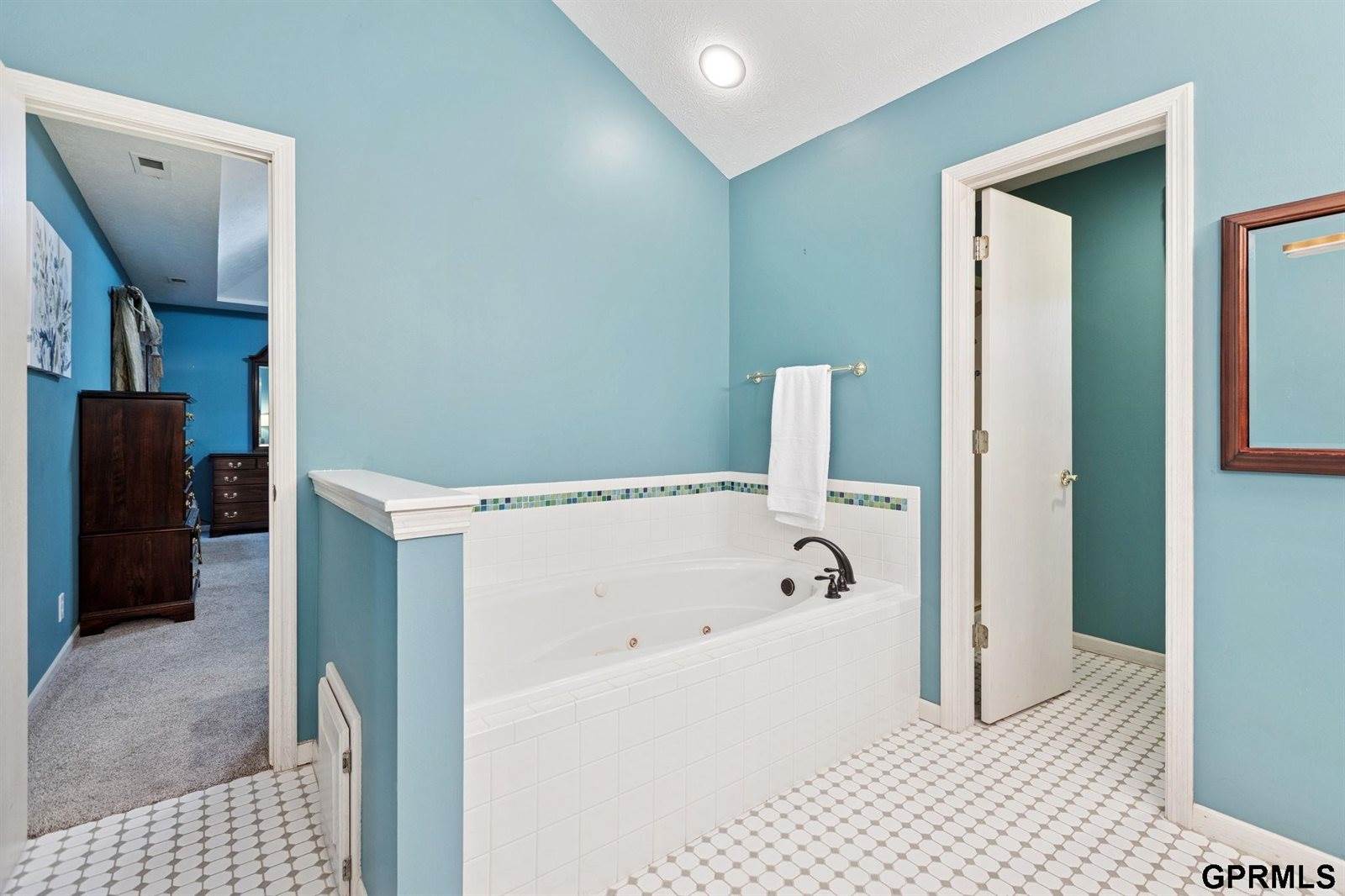 2470 North 150 Street, Omaha, NE 68116