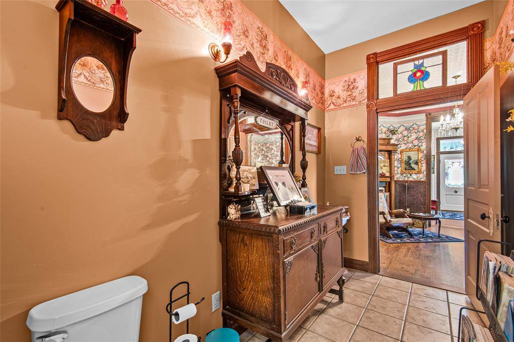 1303 West Main Street, Waxahachie, TX 75165