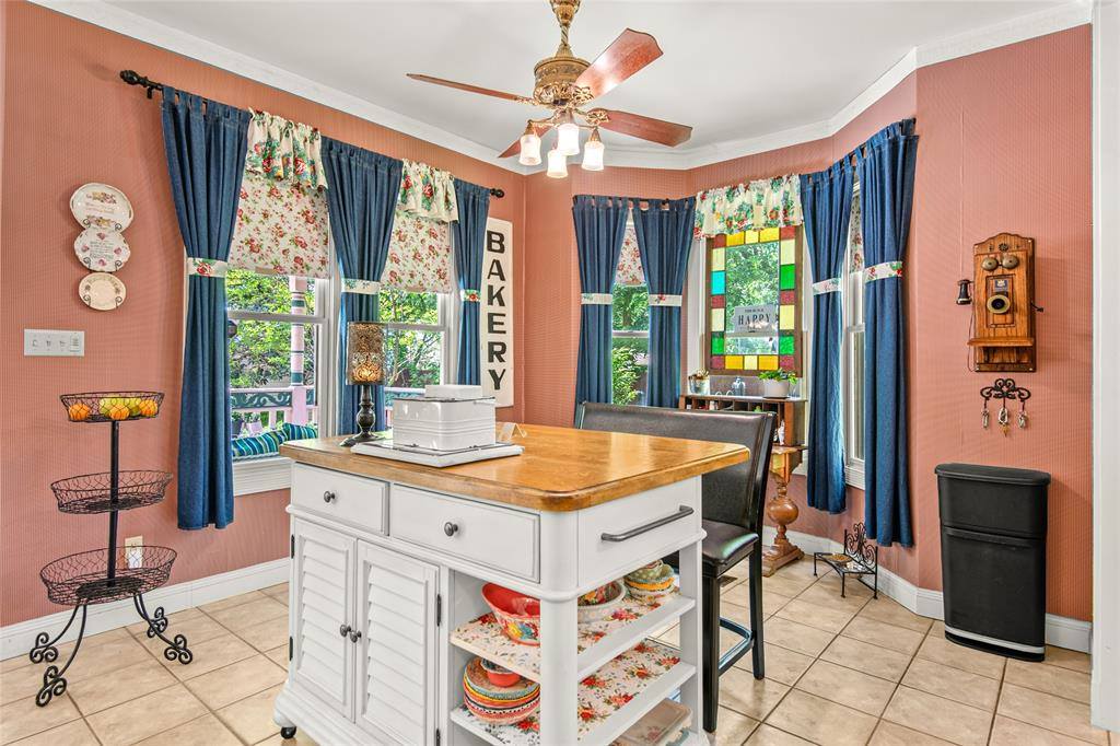 1303 West Main Street, Waxahachie, TX 75165