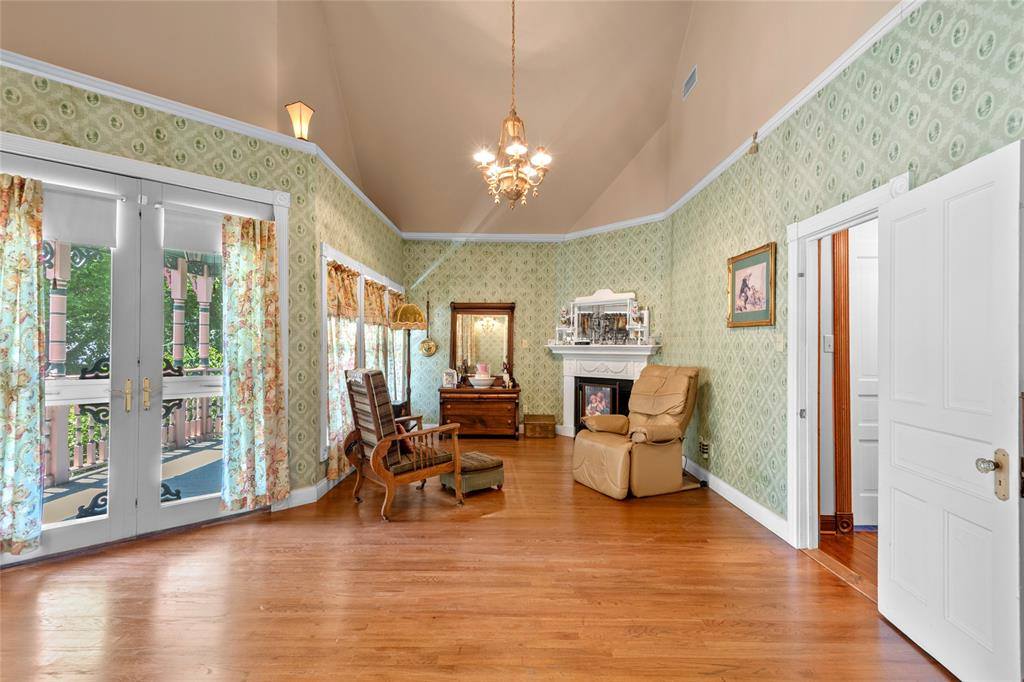 1303 West Main Street, Waxahachie, TX 75165