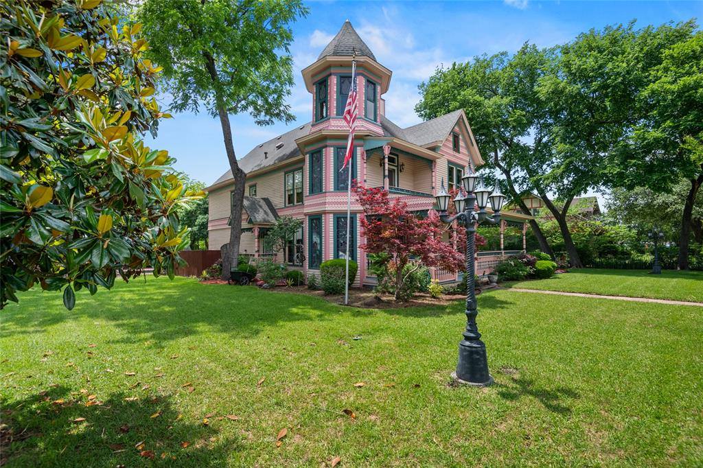 1303 West Main Street, Waxahachie, TX 75165