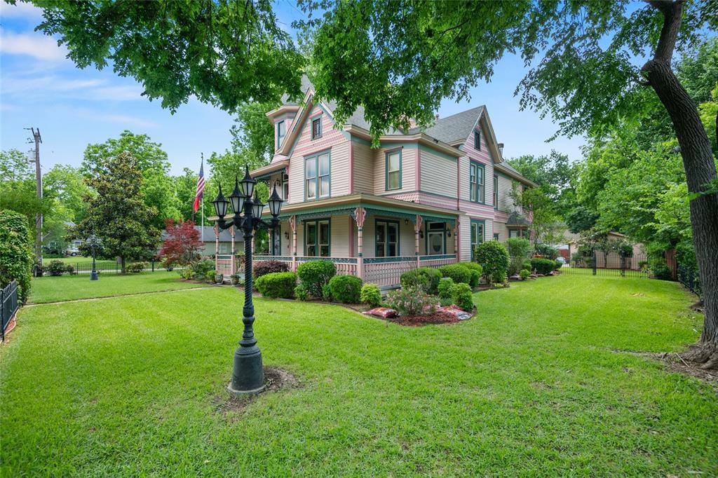 1303 West Main Street, Waxahachie, TX 75165