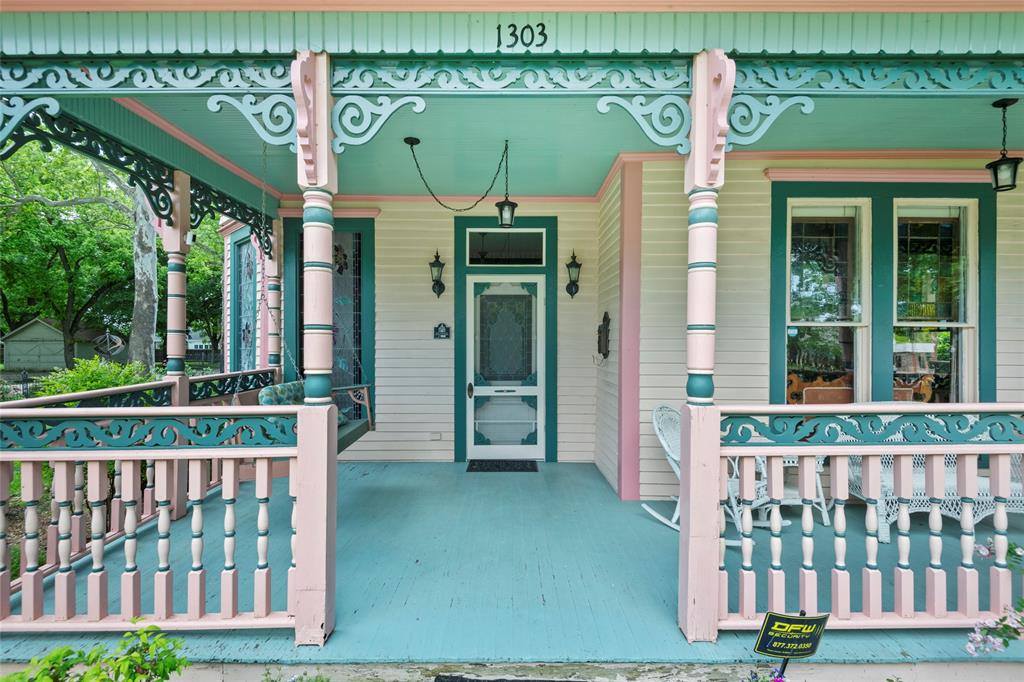 1303 West Main Street, Waxahachie, TX 75165