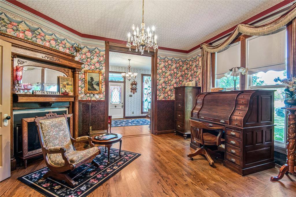 1303 West Main Street, Waxahachie, TX 75165