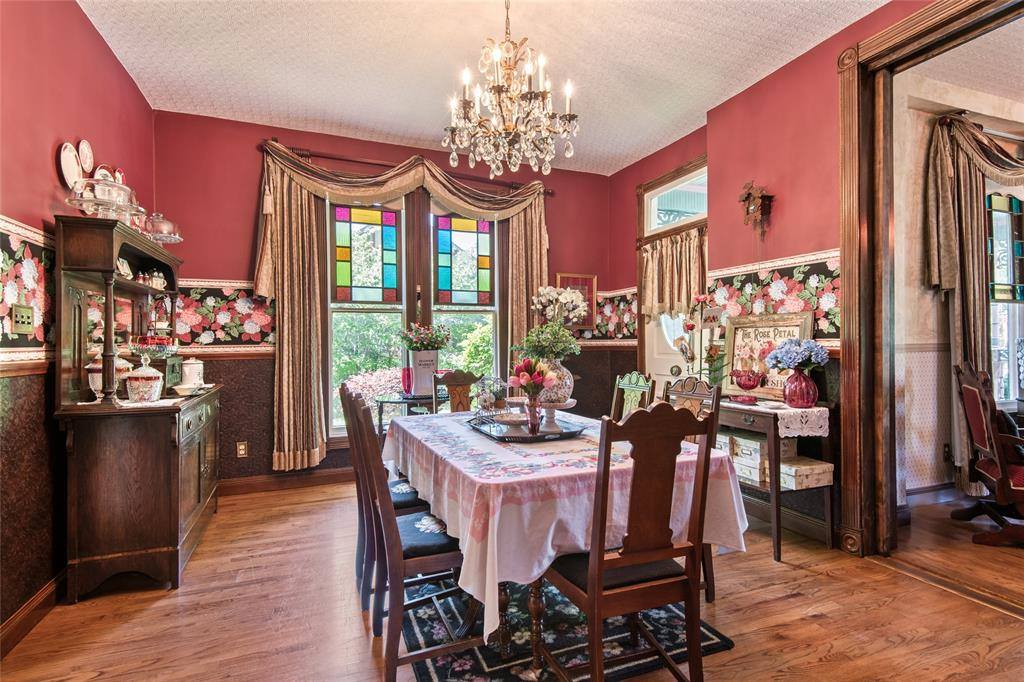 1303 West Main Street, Waxahachie, TX 75165