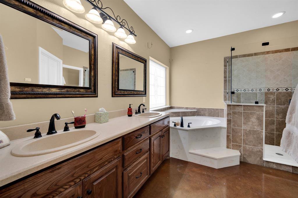 3 Remington Court, Red Oak, TX 75154