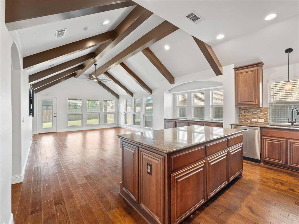 218 Calvert Drive, Midlothian, TX 76065