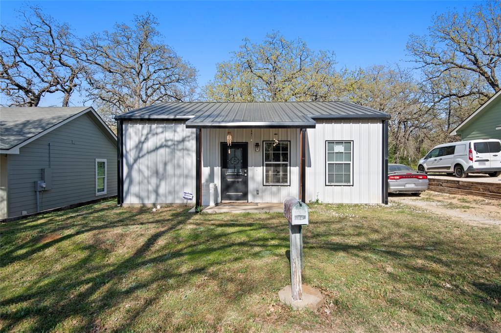 63 Live Oak Street, Alvarado, TX 76009