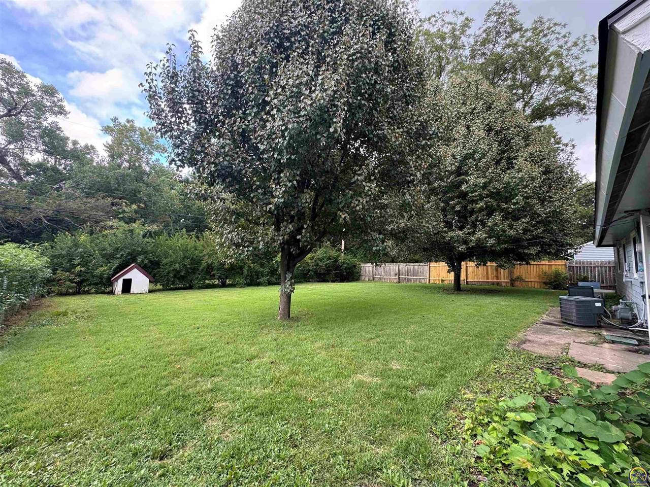 4004 SW 28th ST, Topeka, KS 66614