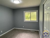 4004 SW 28th ST, Topeka, KS 66614