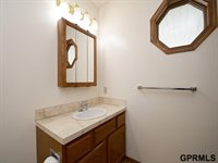 1520 Dodge Street, Lincoln, NE 68521