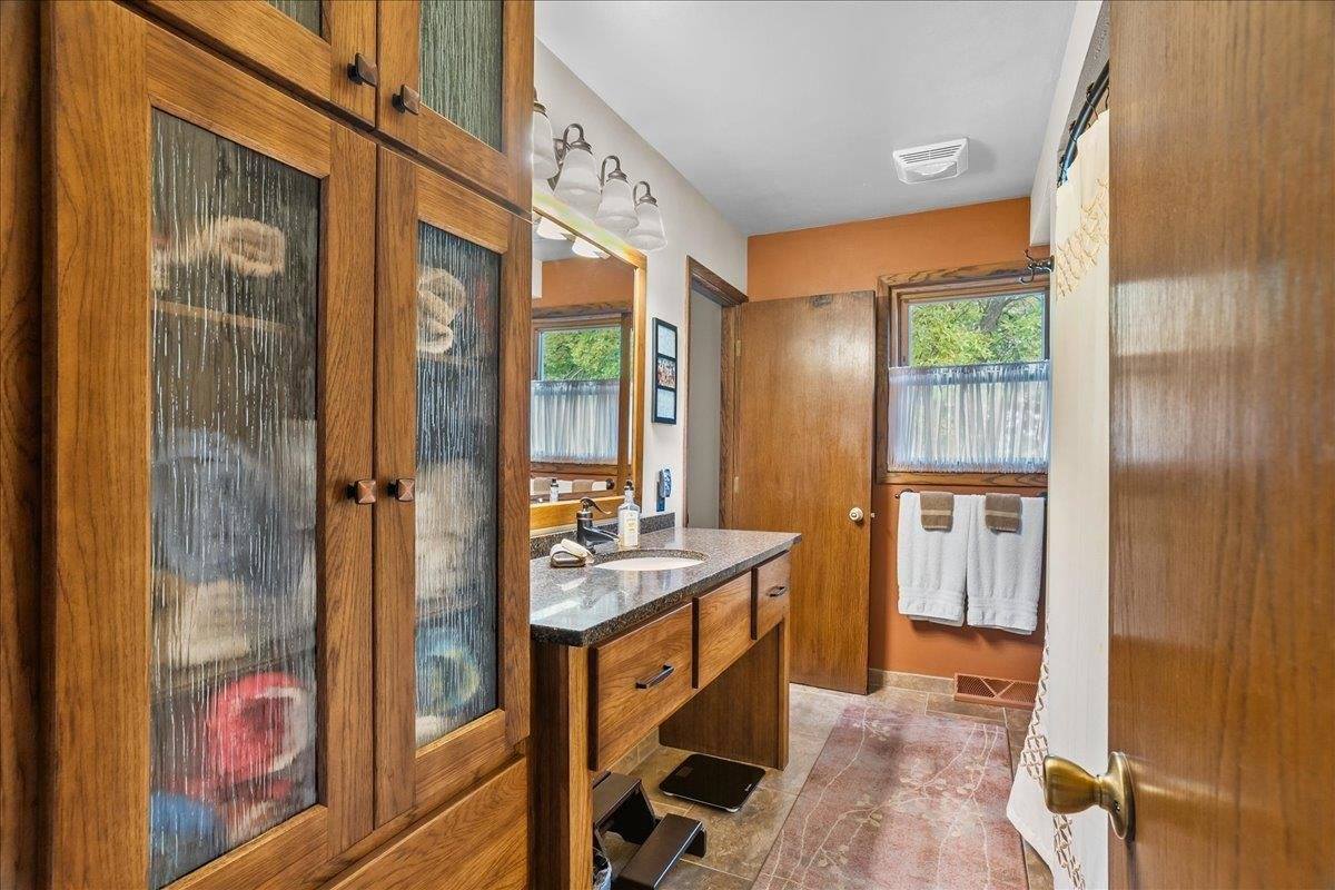 1607 S Lincoln Avenue, Marshfield, WI 54449