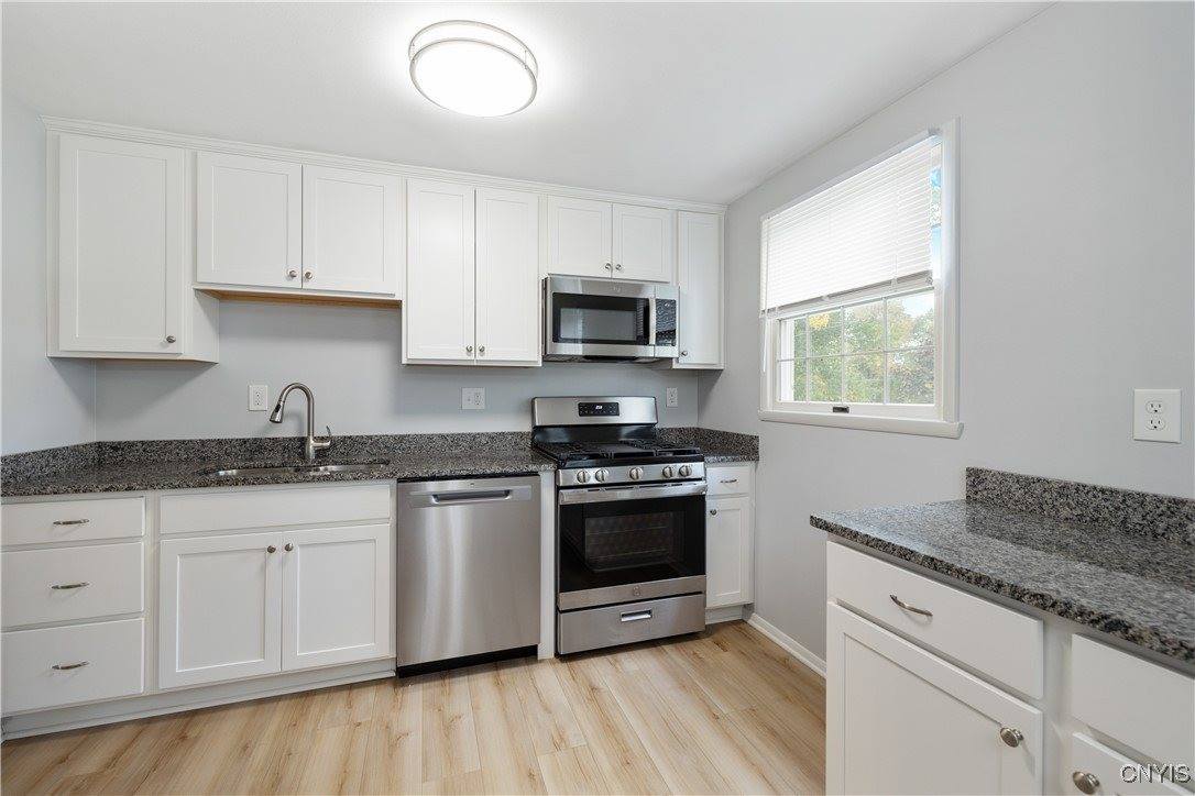 8137 Mesa Lane, Clay, NY 13090