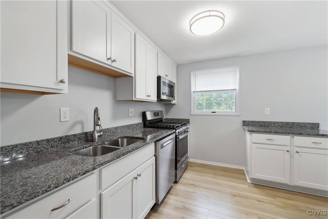 8137 Mesa Lane, Clay, NY 13090