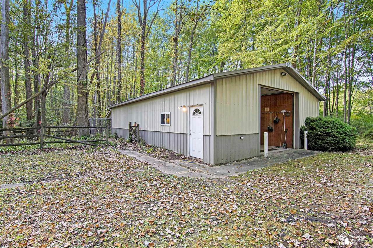 12855 W Albain Road, Petersburg, MI 49270