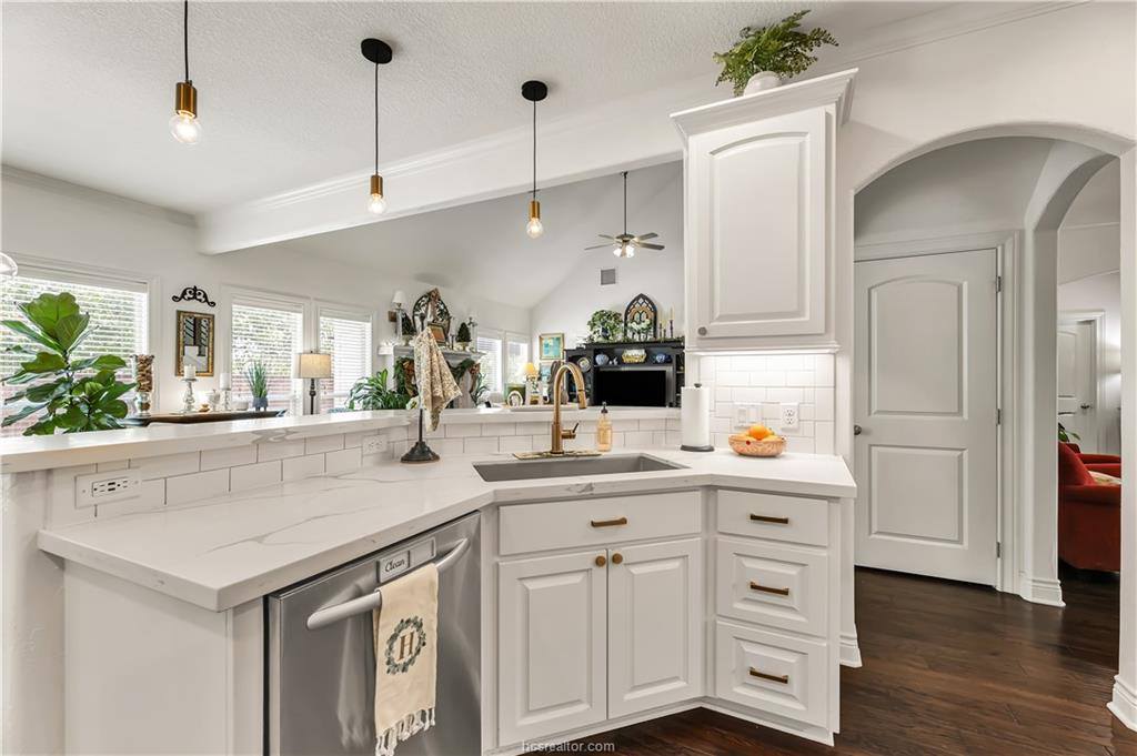 1010 Sanctuary Court, College Station, TX 77840