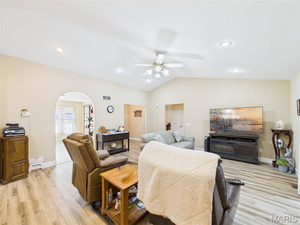 305 Mossman Lane, Rolla, MO 65401