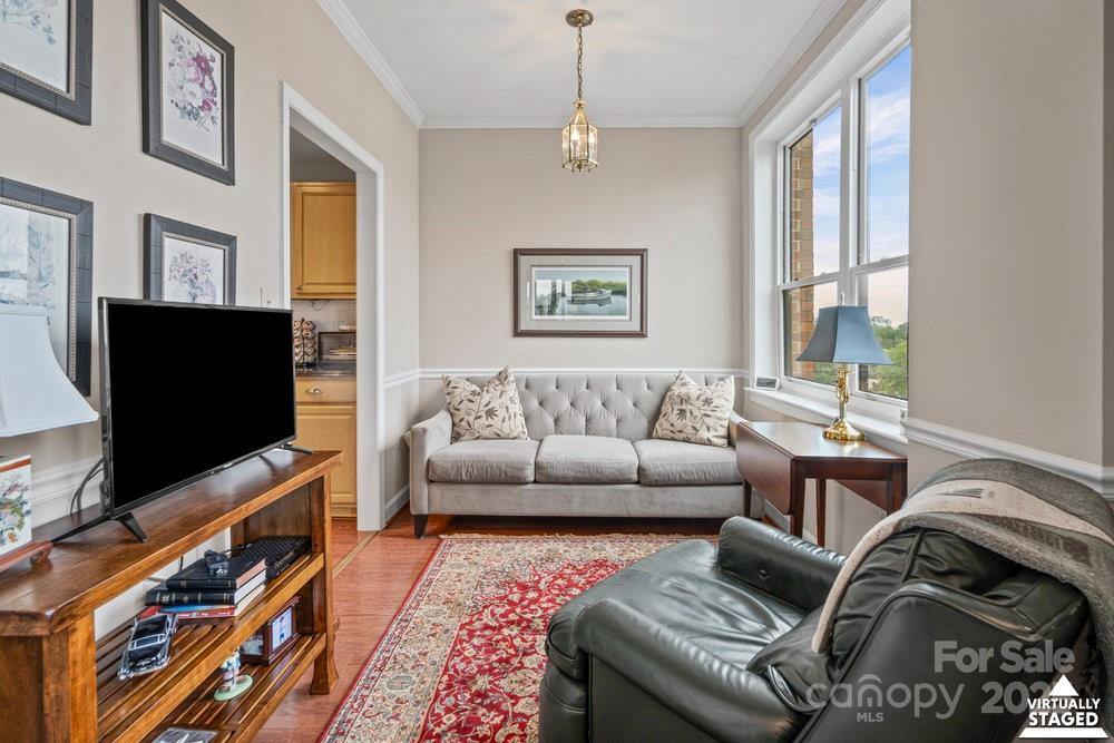 1530 Queens Road, Charlotte, NC 28207