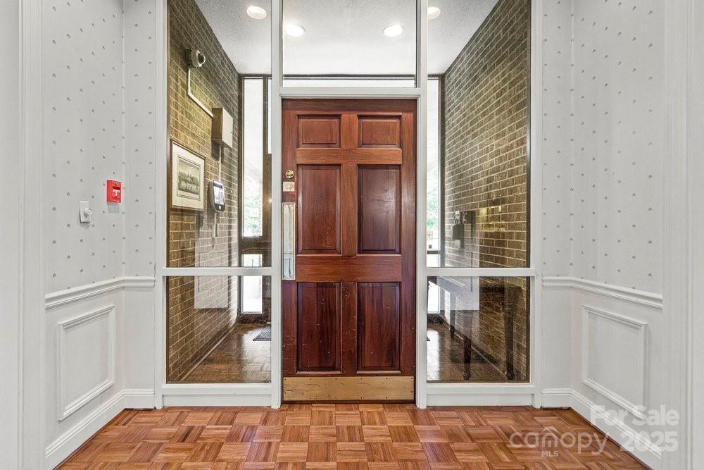 1530 Queens Road, Charlotte, NC 28207