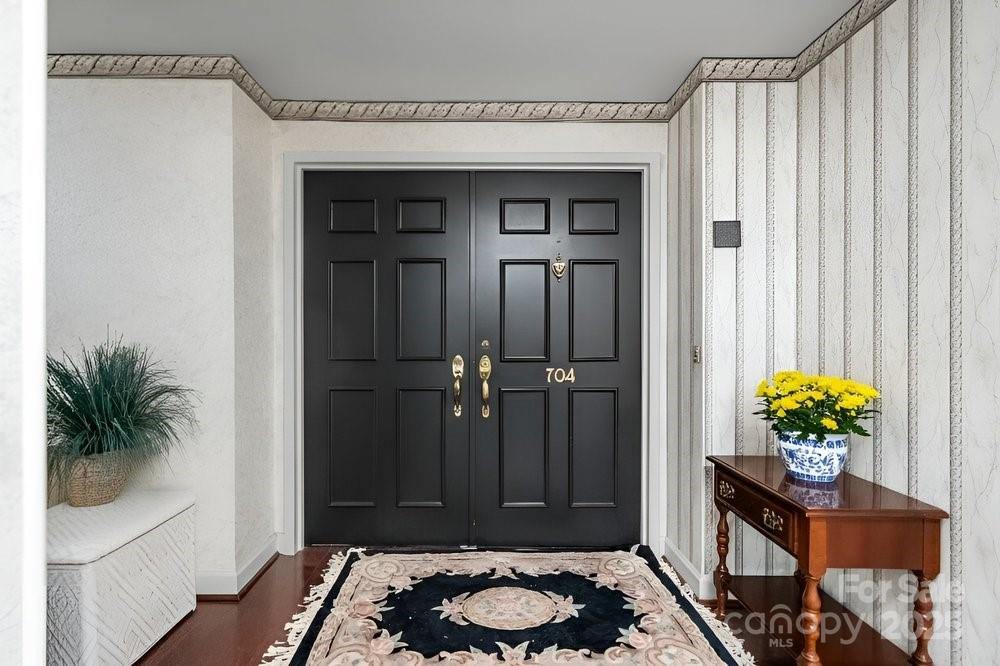 1530 Queens Road, Charlotte, NC 28207