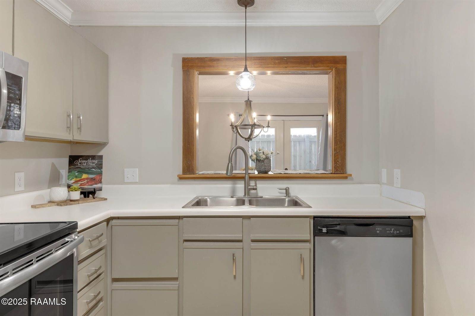 101 Ambiance Circle, Lafayette, LA 70508