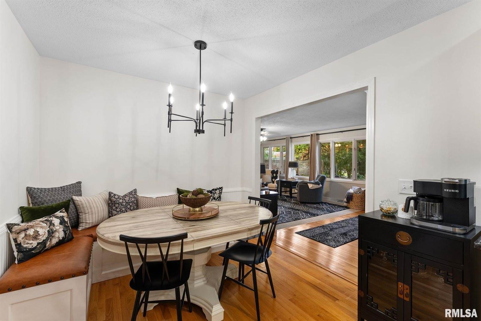 917 32ND Avenue Court, Moline, IL 61265