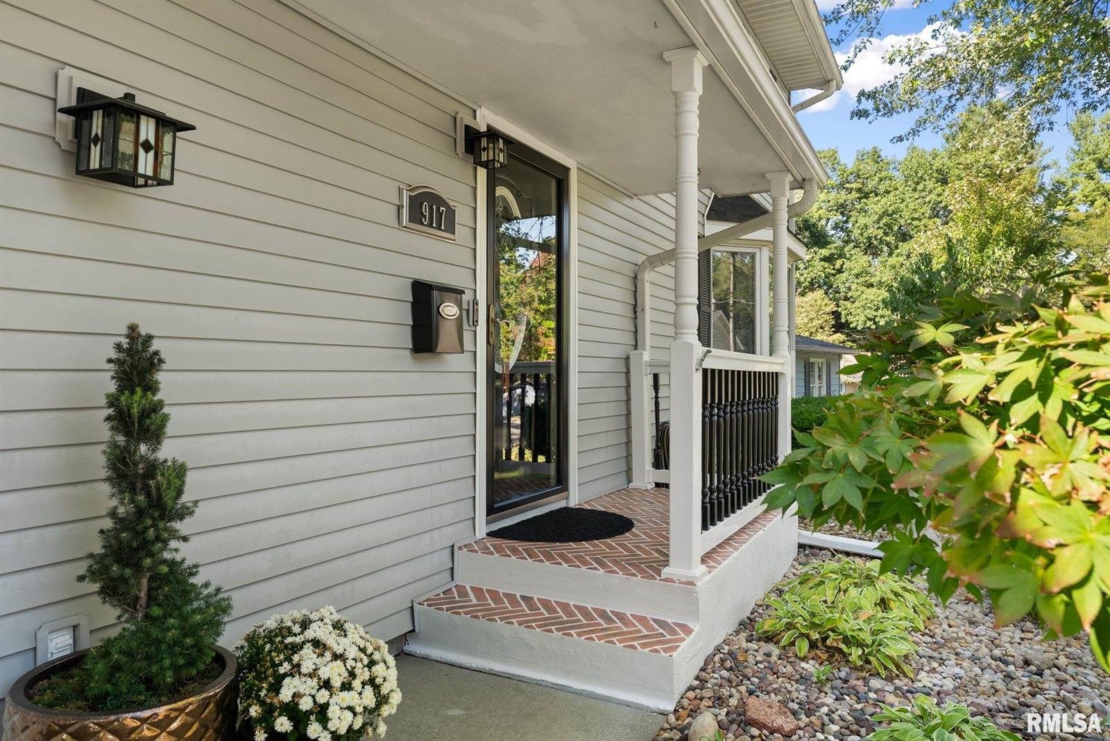 917 32ND Avenue Court, Moline, IL 61265