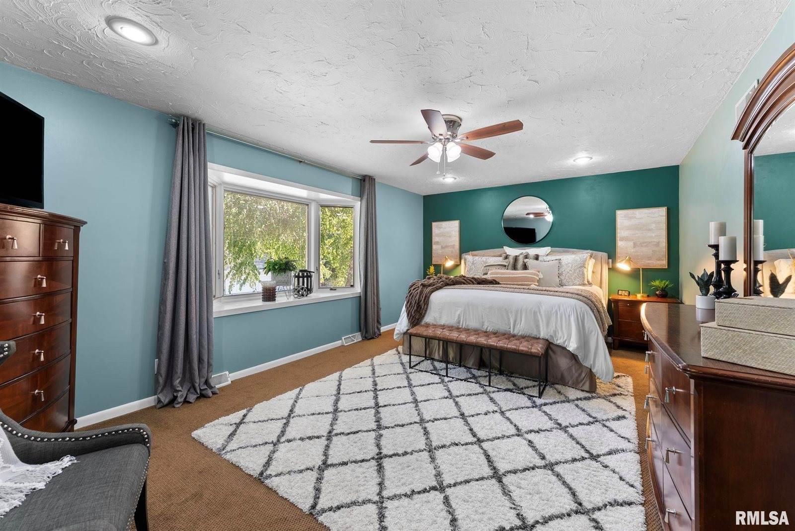 917 32ND Avenue Court, Moline, IL 61265