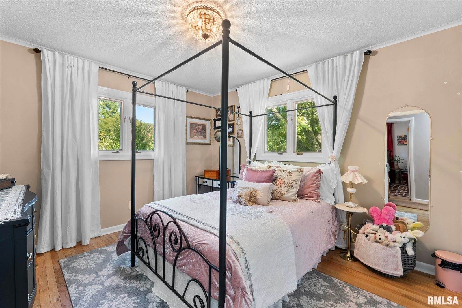 917 32ND Avenue Court, Moline, IL 61265