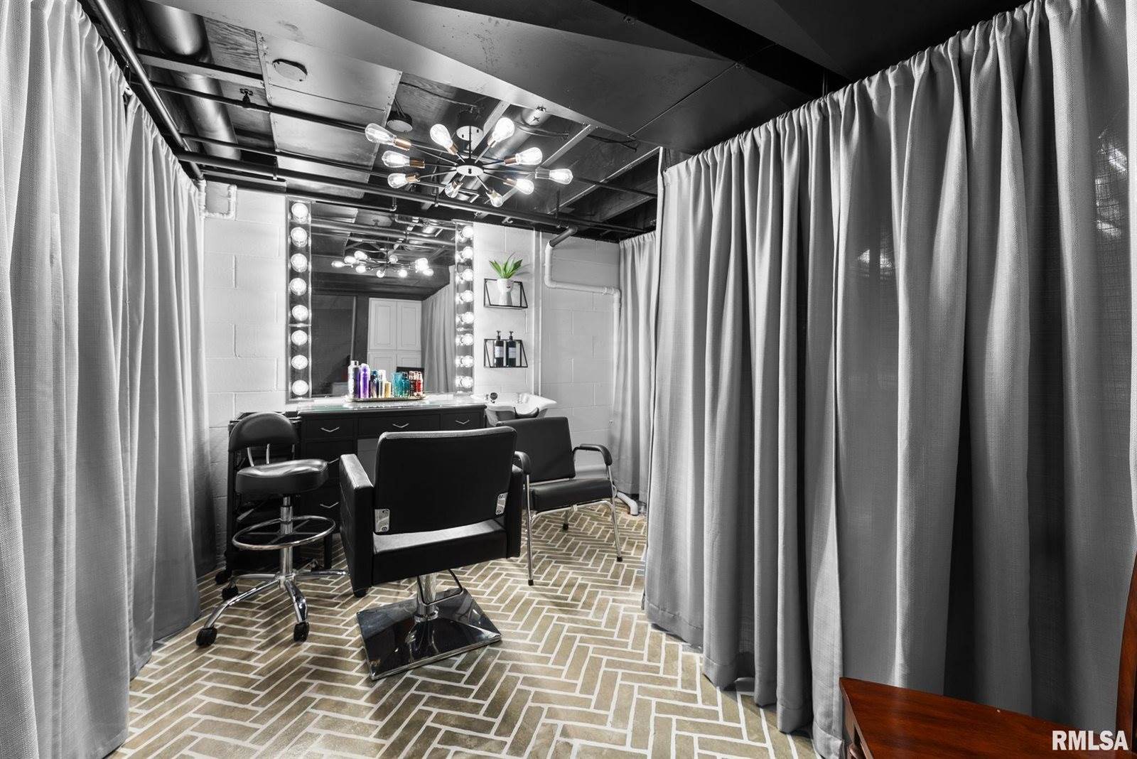 917 32ND Avenue Court, Moline, IL 61265