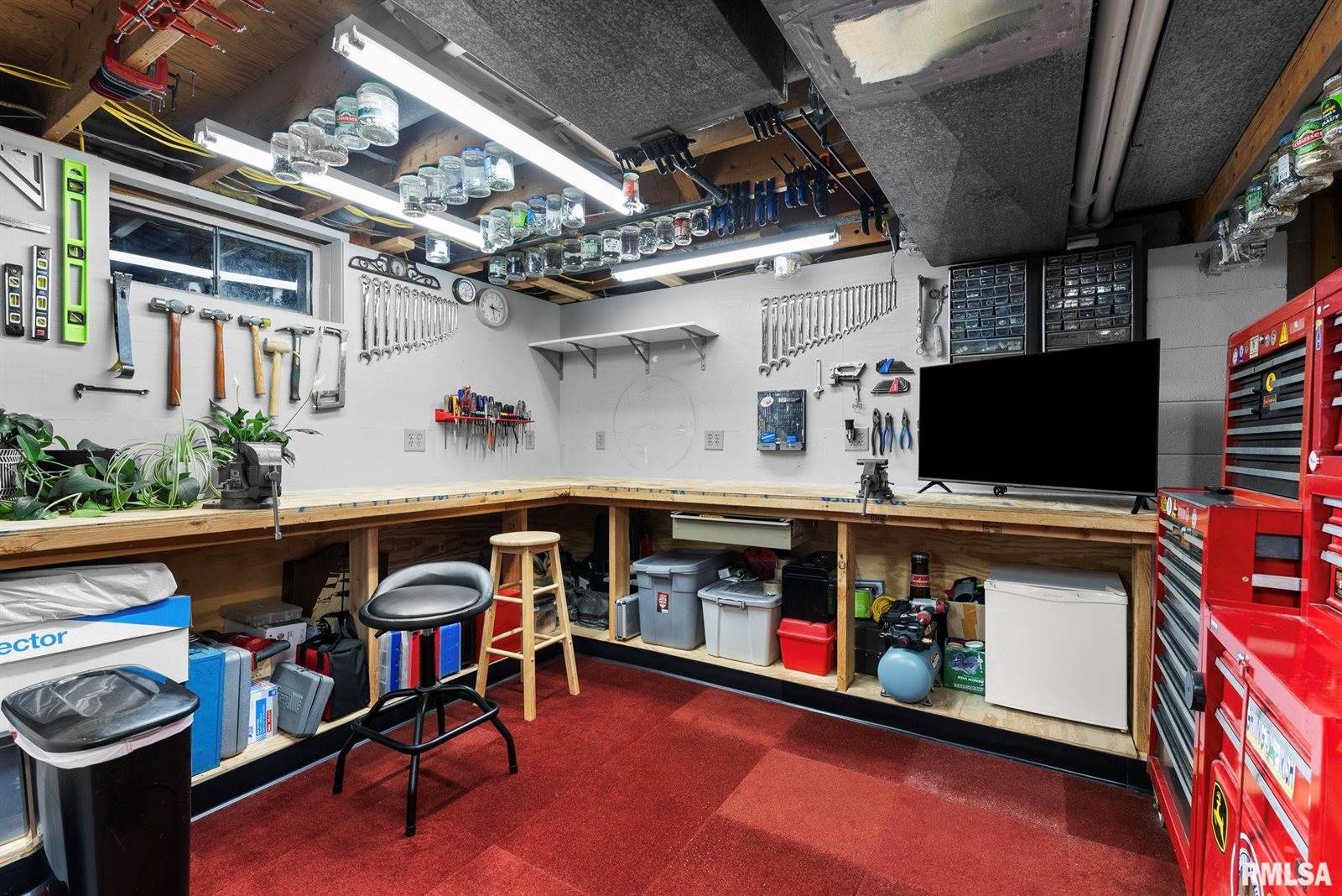 917 32ND Avenue Court, Moline, IL 61265