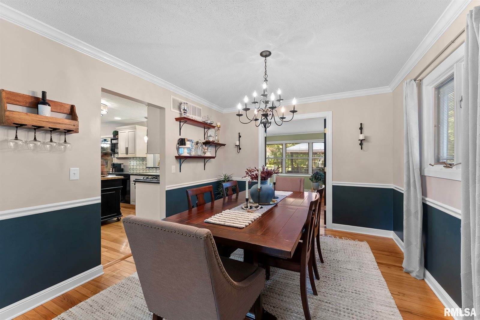 917 32ND Avenue Court, Moline, IL 61265