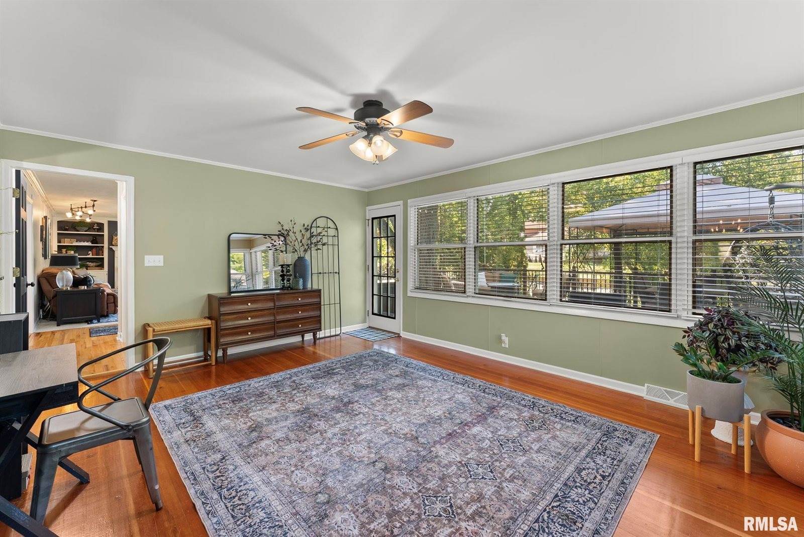 917 32ND Avenue Court, Moline, IL 61265