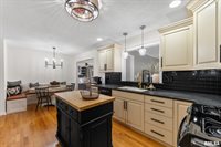 917 32ND Avenue Court, Moline, IL 61265