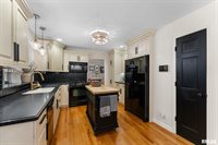 917 32ND Avenue Court, Moline, IL 61265