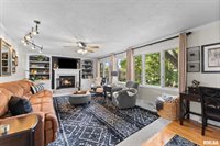 917 32ND Avenue Court, Moline, IL 61265