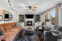 917 32ND Avenue Court, Moline, IL 61265