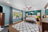 917 32ND Avenue Court, Moline, IL 61265