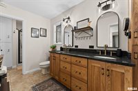 917 32ND Avenue Court, Moline, IL 61265