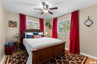 917 32ND Avenue Court, Moline, IL 61265