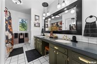 917 32ND Avenue Court, Moline, IL 61265