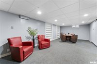 917 32ND Avenue Court, Moline, IL 61265