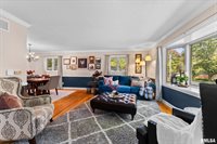 917 32ND Avenue Court, Moline, IL 61265