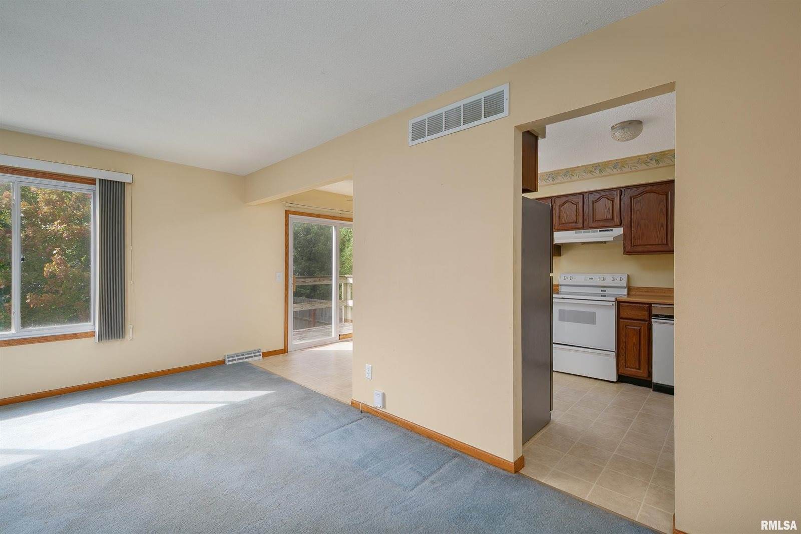 1927 West 55TH Street, Davenport, IA 52806