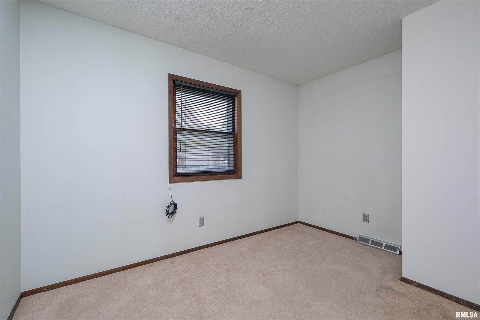 1927 West 55TH Street, Davenport, IA 52806