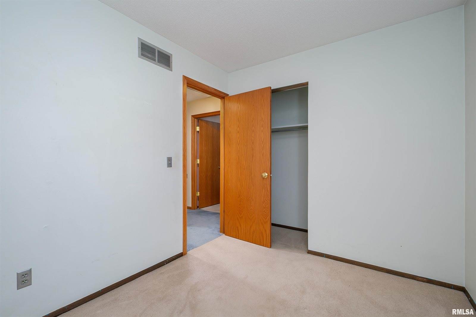 1927 West 55TH Street, Davenport, IA 52806