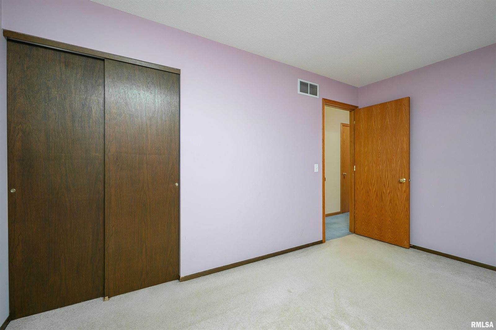 1927 West 55TH Street, Davenport, IA 52806